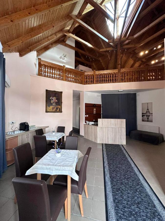 Gabor Panzio Aparthotel Gyal Exterior photo